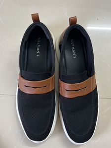 Neeman’s Unisex Black Slip Ons