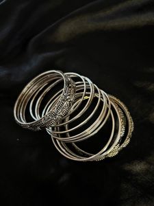Silver Tone Bangle Set