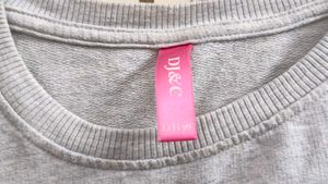 Cute Smiley Sweatshirt🩶🤍