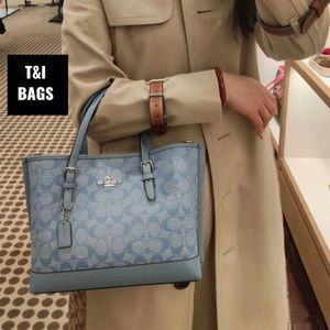 COACH SIGNATURE TOTE