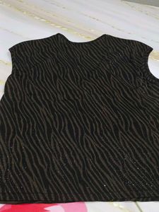 (200)Zebra Print Twist Front Top