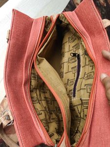 Stylish Handbag With 5 Zipper Compartments