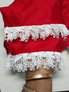 hand met red and white colour