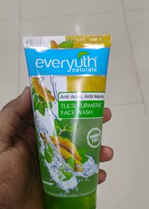 Everyuth Naturals Turmeric Face Wash
