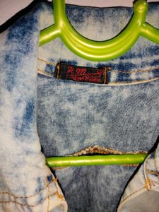 Denim Sleevesless Jacket 🧥