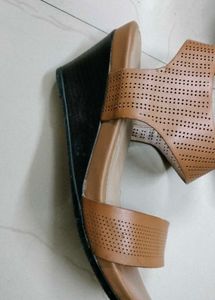 Bata Wedge With Box And Tag