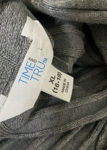 Pintresty new with tag 🏷️ Elegant Knit Button-Dow