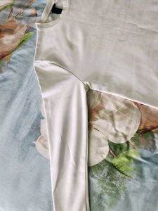Stylish White Sweatshirt