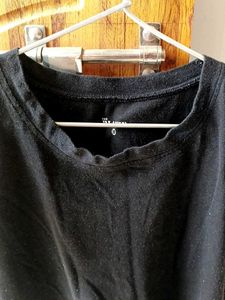 Sleek &amp; Solid: The Perfect Black T-Shirt&#34;