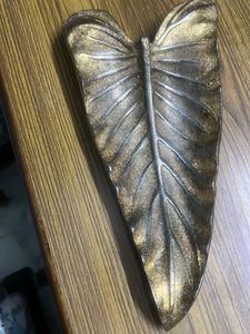 Leaf Design Showpiece