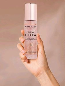Makeup Revolution London Fix And Glow Spray