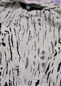 Patterned Blouse with Long Sleeves