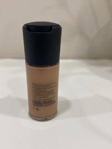 MAC NC41 Foundation