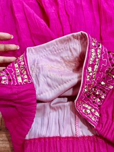Skirt With Embroidery: Crush Material: Pink