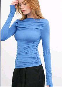 NEW ME OFF SHOULDER FITTED TOP💙