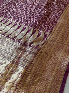 tissue slik Banarasi Saree 😍 expansive hai