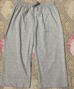 Women’s Loose Fit Capri Pants