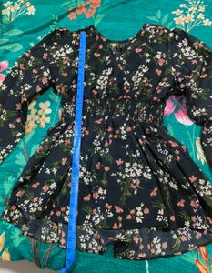 casual floral print top with puff sleeve