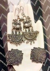 Set Of 2 Vintage Earrings