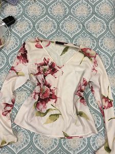 Cute Floral Long Sleeve V-Neck Top
