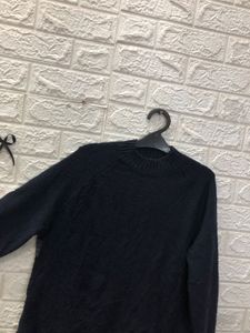 Navy Blue Pullover Sweater🌷