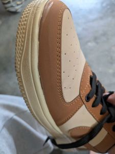 Sneakers brown