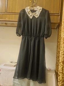 Dress With Detachable Collar