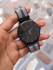 boAt Valour 1 Smartwatch - With GPS - Brand New