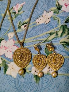 Vintage Gold Tone Jewelry Set