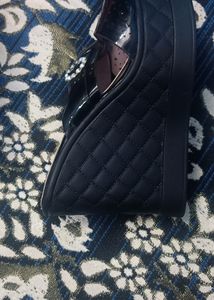 New With Teg Beutiful Sendel