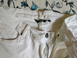 White Skinfit NuoN Jeans