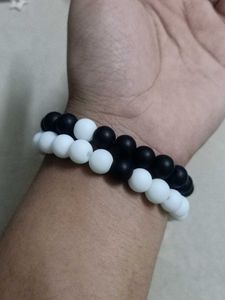 Black And White Pair Bracelet Set.