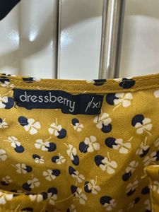 XL Yellow Printed Dress berry Top With Tie Up Neck
