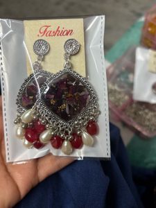 resin flower earrings only 1 pair