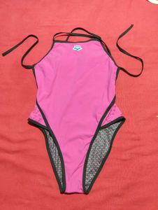 ARENA Women&#39;s One Piece Swimsuit Size XS