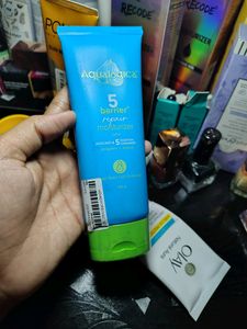 Aqualogica Barrier Repaire Moisturizer