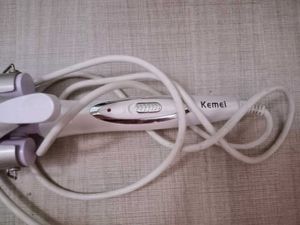 KEMEI TRIPLE TONG HAIR WAVER