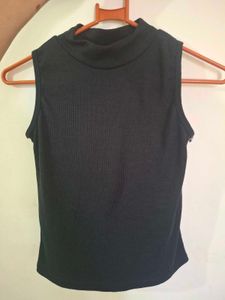 Black Sleeveless Tops