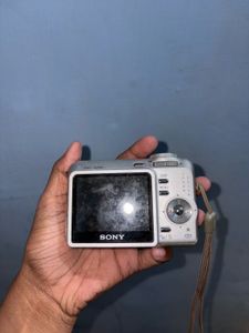 Sony Cybershot 7.2 MP vintage Digital Camera