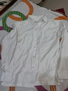 Check  Shirt  White. Full Sleeve.
