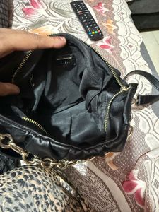 Guess sling bag | Original - Imported