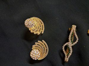 Gold Tone Necklace &amp; Earring Set