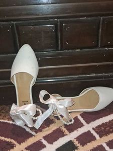 White Pear Band Sandle With Cute Bow