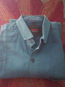 Photo not clear but shirt like a new. New jesi