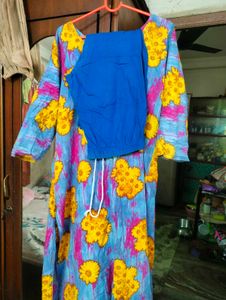 Multicolour Kurti With Leggins Blue Colour.