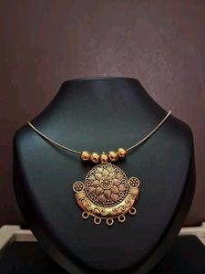 Gold Pendant Necklace