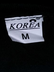 This black sleeveless t-shirt features a bold whit