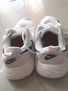 Nike Men&#39;s Sneaker