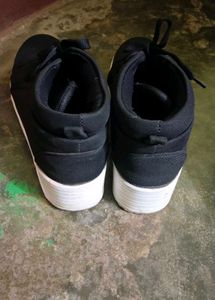 Woman Black Sneakers UK 6&amp;7 Can Also Buy