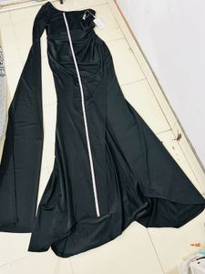 Elegant Black One-Shoulder Gown